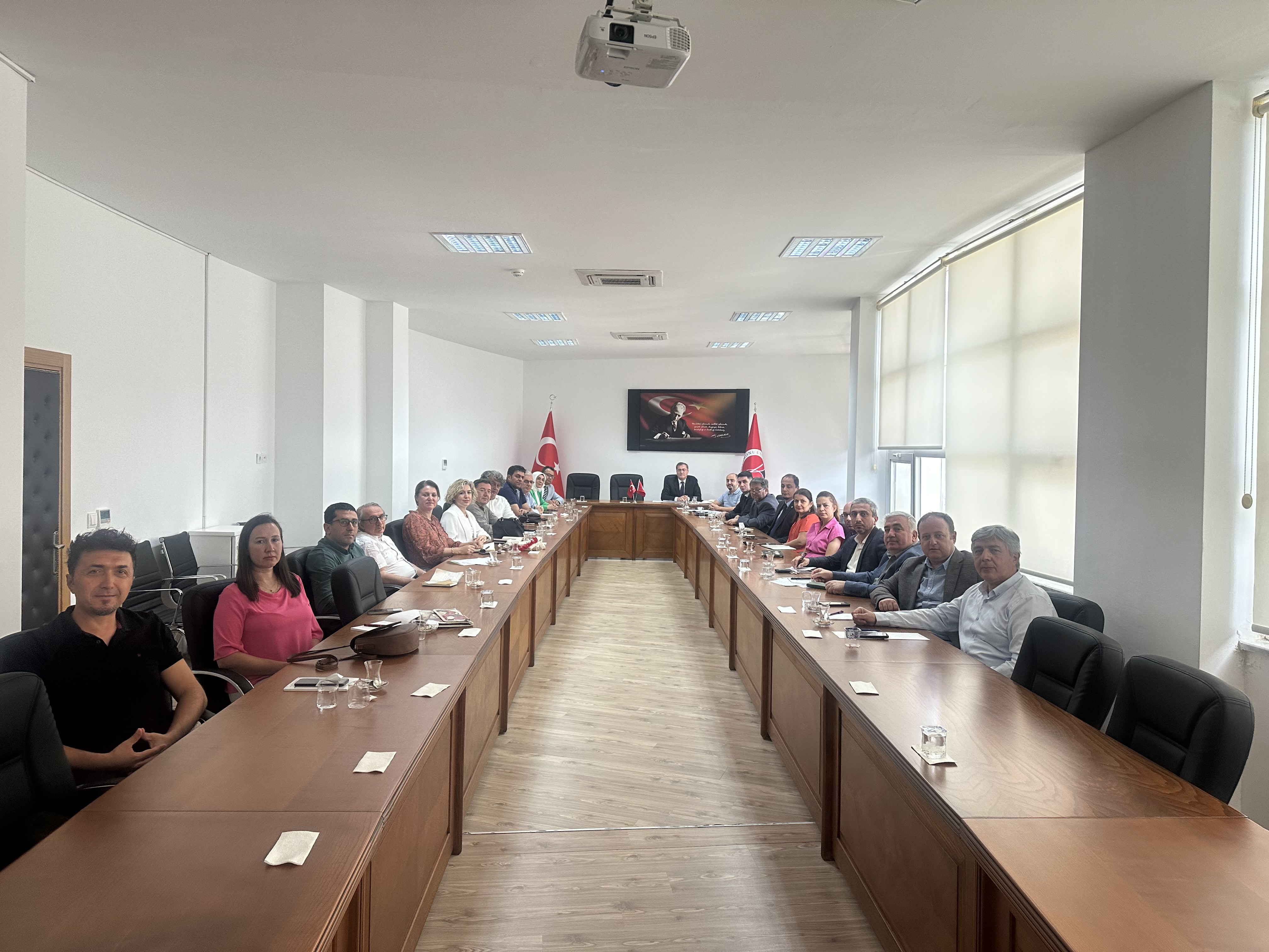 Uygulama ve Araştırma Merkezlerimiz ile Kurumsal Akreditasyon Süreci Hakkında Toplantı Gerçekleştirildi